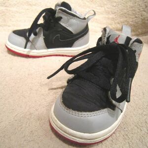 かわいい！　ナイキ ベビージョーダン1（640735 012）黒灰赤　11㎝　US5C　　　　　NIKE JORDAN 1 MID ブラック/グレー　2013年製　wj2403b