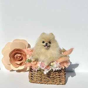  wool felt ....pomelani Anne. flower basket cream 