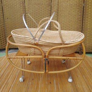 *[ Showa Retro baby baby crib ] rattan cradle crib basket basket retro . antique old Japanese-style house manner interior 134-90