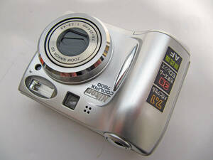 Nikon COOLPIX 7600 　単三使用