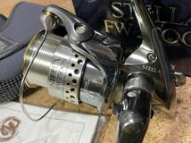 ★即決！稀少 シマノ 01 ステラ FW 2500S 美品！ 機関好調 SHIMANO STELLA SC78 箱・袋・付属品付き★_画像3