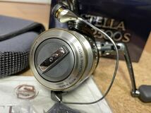 ★即決！稀少 シマノ 01 ステラ FW 2500S 美品！ 機関好調 SHIMANO STELLA SC78 箱・袋・付属品付き★_画像2