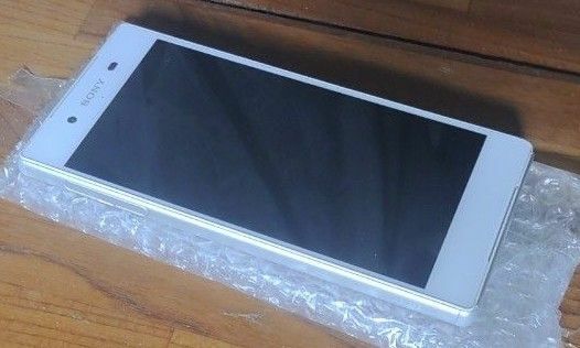 Xperia Z5 501SO（白色）【SONYスマートフォン、SIMロック解除済み、外装角に損傷あり、ソフトバンク販売】