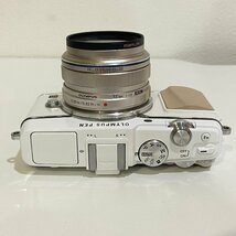 【A21982】OLYMPUS オリンパス ミラーレス一眼カメラ E-P5 M.ZUIKO DIGITAL 17mm 1:1.8 通電確認済 付属品有 バッグ劣化有 ジャンク品_画像5