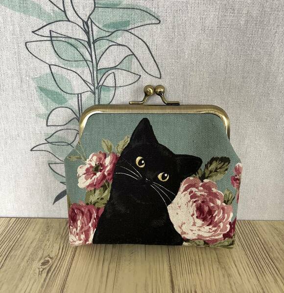 がま口 / ポーチ / 財布 / 小物入れ / ハンドメイド ☆ 黒猫&薔薇・スモークグリーン