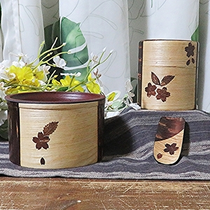 角館 樺細工 桜皮細工 秋田 桜模様 象嵌 茶筒 茶道具 茶葉入れ 茶匙 茶さじ 茶こぼし 茶器 茶合 漆 桜皮 総皮作り 木工 伝統工芸 煎茶道具