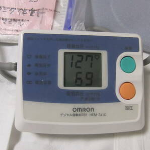 【美品】箱付 OMRON オムロン デジタル血圧計 HEM-741C  美品TANITA タニタ inner Scan BC−708 体脂肪計 体重計 おまけ付の画像3