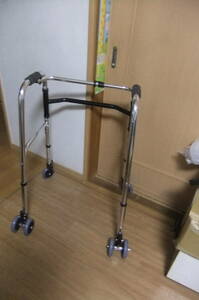 美品　高齢者　障碍者用歩行器 折りたたみ式パワートロリ 高さ調節可能なポータブルメディカルウォーカー 