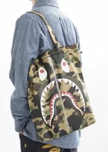 BAPE◆A BATHING APE／迷彩カモ◆ア ベイシング エイプ◆シャーク◆CAMO柄／クッショントート／サメ／トートバッグ／付録ノベルティ_画像4