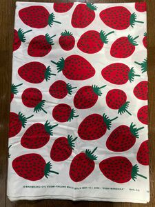 マリメッコ marimekko 生地 ピエニマンシッカ PIENI MANSIKKA 100×145㎝　延長可能