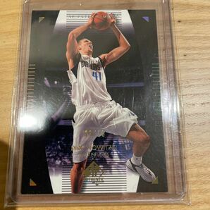 2003-04 sp authentic dirk nowitzki extra limited 25シリ NBAカードの画像1