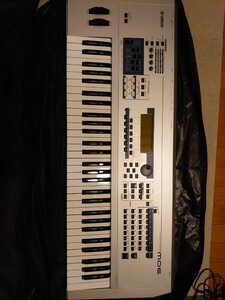 シンセサイザー YAMAHA MO6