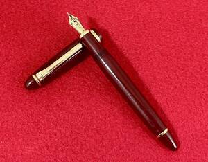 ☆M) 万年筆 セーラー SAILOR JAPAN FOUNDED 1911 ペン先 14K ボルドー 筆記用具 ★