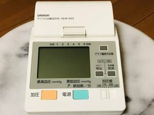 ★OMRON オムロン 手首式　デジタル自動血圧計　HEM-602★即決★