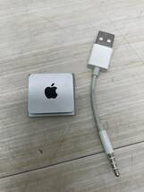 送料無料S83693 Apple アップル iPod shuffle アイパッド シャッフル A1373 第4世代 2GB シルバー 本体 USBケーブル 美品_画像2
