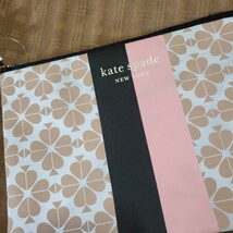 kate spade　新品 大人気 　　マスク　ケース　ポーチ 百貨店で販売_画像2