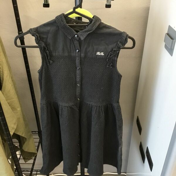 BeBe 子供服　ガールズ　ワンピース　140サイズ　黒　ブラック