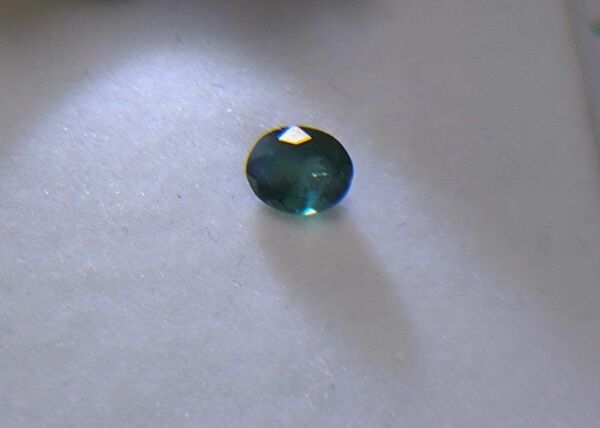 アレキサンドライト　宝石　天然石　0.4ct カラーチェンジ強め