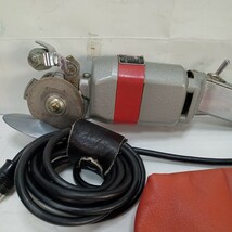 【送料無料】動作品　藤原精機電気裁断機（大阪）小型　クロスカッター　洋裁　縫製　　通電・回転作動のみ確認　重さ1640㌘　現状品_画像3