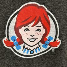 Wendy's × NCAA ウェンディーズ 両面デザイン Tシャツ 半袖 輸入品 春服 夏服 海外古着 企業 会社 ハンバーガー ファストフード カレッジ_画像5