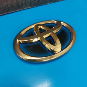 TOYOTA HYBRID GOLD EMBLEM トヨタ ヒートブルー ゴールドエンブレム ハイブリッド 12cm ⅹ 8.2cm VIP LUGUXUY CUSTOM ビップ 汎用