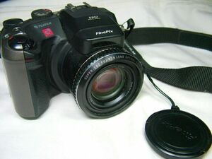 ☆FUJIFILM FinePix S602(コンパクトデジタル一眼カメラ 310万画素) 動作確認済み