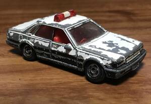 トミカ　TOMICA　★NISSAN　CEDRIC 4 DOOR　H.T　パトカー　NO.13　1/62