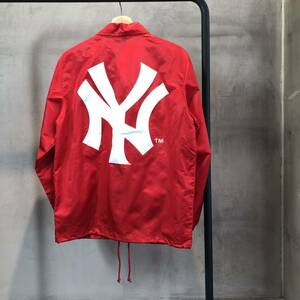 新品 majestic NEW YORK YANKEES コーチジャケット Lサイズ マジェスティック ナイロン レッド ヤンキース