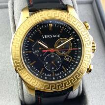 【1円箱付】VERSACE ヴェルサーチ 腕時計 メンズ VE1A クロノグラフ ブラック文字盤 ゴールド ラウンドフェイス メデューサ デイト 可動品_画像4