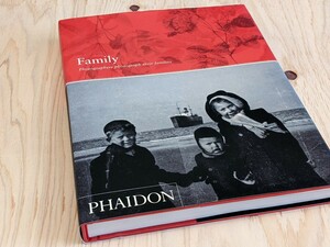 【洋書 古本】Family : Photographers Photograph Their Families / 写真家 家族 写真集 古屋誠一 荒木経惟