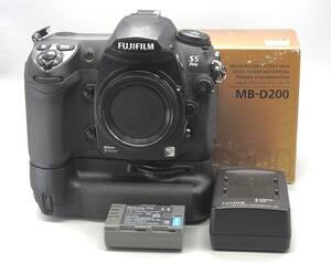 (ジャンク扱い) 富士フィルム　FUJIFILM ファインピックスS5PRO 動作品　MB-D200付き