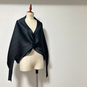 C0012★10.2 高級 ISSEY MIYAKE イッセイミヤケ ドレープ カーディガン ブラック レディース ストレッチ 総プリーツ プリーツプリーズの画像6