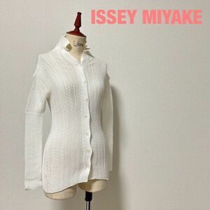 B0021★8 ISSEY MIYAKE イッセイミヤケ 総プリーツ ストレッチ トップス カーディガン 白 タイト ショート size2