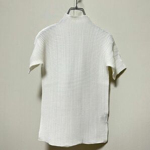 A0020★5 高級 ISSEY MIYAKE イッセイミヤケ ポップコーン トップス ブラウス タイト ショート ホワイト レディース ストレッチ size2の画像3