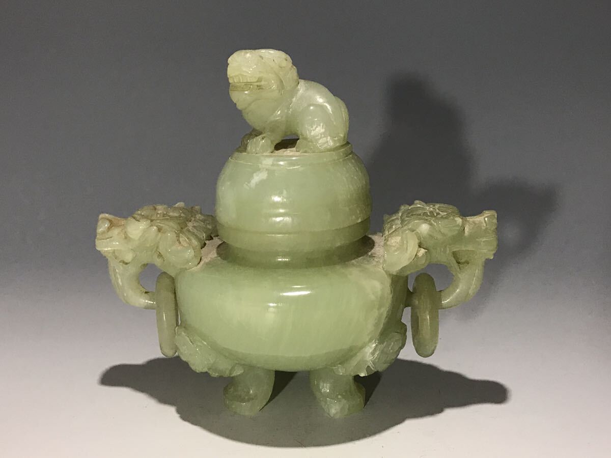 珍しい 中国古玩 唐物 黄玉石製 細密彫刻三足香炉 神獣図 遊環 高さ