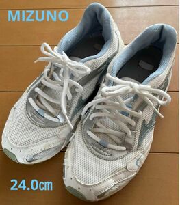 MIZUNO スニーカー　ホワイト系　24.0㎝