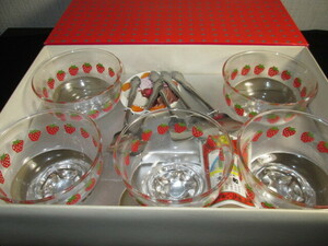 東洋ガラス アイスクリームセット 5客 いちご PM700-105 ガラス製 カップ スプーン 昭和 レトロ ポップ TOYO 