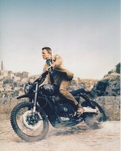 007 ノータイムトゥダイ No Time to Die ダニエルクレイグ 　輸入　写真　11408