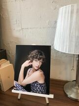 ミラジョヴォヴィッチ　Milla Jovovich　約20.3x25.4cm　輸入　写真　11611_画像2