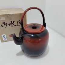 D(0304i5) 秀峰堂 乃水注 やかん 口蓋付き 腰黒水注 水差し 茶道具 茶器 薬缶 水注 ヤカン 銅製 長期保管品_画像1