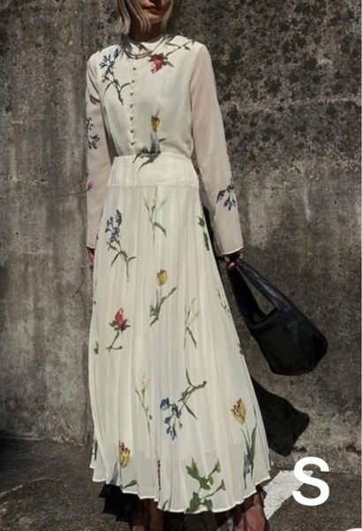 新品・未使用　Ameri VINTAGE SOFIA PLEATS DRESS Sサイズ