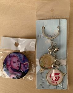 トゥワイス TWICE & チェヨン CHAEYOUNG キーリング(キーホルダー)と小缶バッジ 未使用 ⑥ end