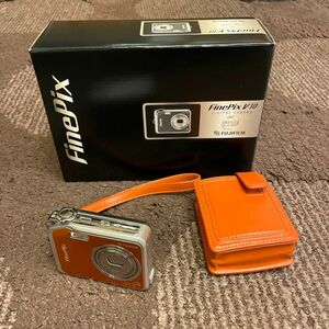  FinePix V10 （オレンジ）富士フイルム製　専用カバー、ストラップ、XDカード(別売)付