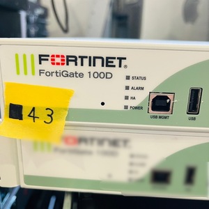 ■43【通電OK】Fortinet Fortigate 100D ファイアウォール ギガビットイーサネット 16GB内蔵ストレージ フォーティネット フォーティゲート