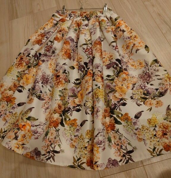花柄 スカート　フレアスカート　ミモレ　フラワー　フローラル　スカート