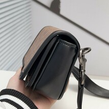 新作 2024 コーチ バッグ COACH メンズ ショルダーバッグ ボディバッグ シグネチャー グラハム クロスボディー C2602 斜めかけバッグ_画像6