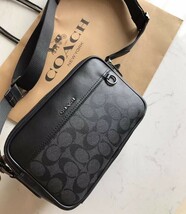 新作 2024 コーチ バッグ COACH メンズ ショルダーバッグ ボディバッグ シグネチャー グラハム クロスボディー C4149 斜めかけバッグ_画像3