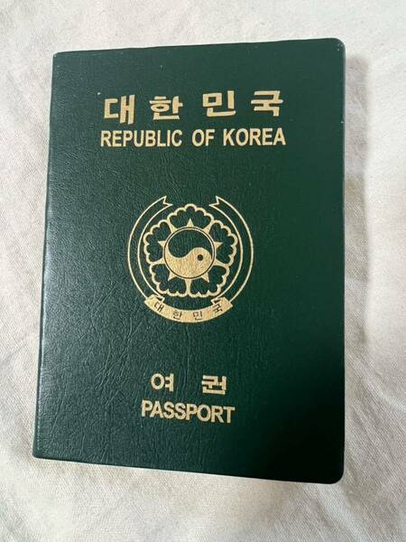 未使用　大韓民国パスポート　韓国旅券型メモ帳　韓国軍 　ノート　スタンプ帳