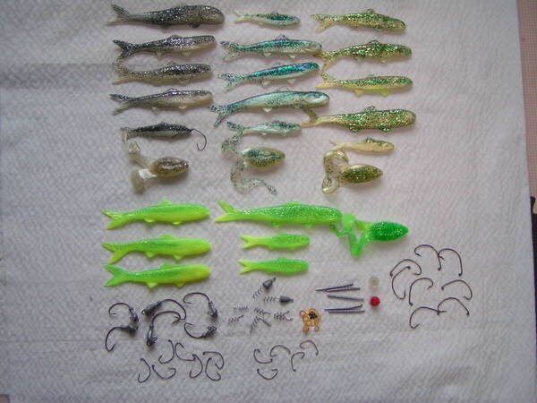 5366【400円+送料520円】《釣り具》疑似餌のセット(一部は使用品だと思います。)