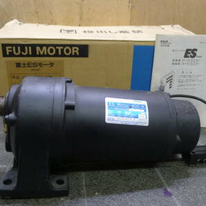 CC113 FUJI ELECTRIC 富士電機 ESモータ ギヤ付 GRK2400M-G30 400W 2.3A サーボモーター 現状品 /140の画像1